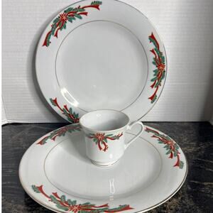 ☆ Tienshan Poinsettia & Ribbons Christmas Plates & Cup (5B-101)